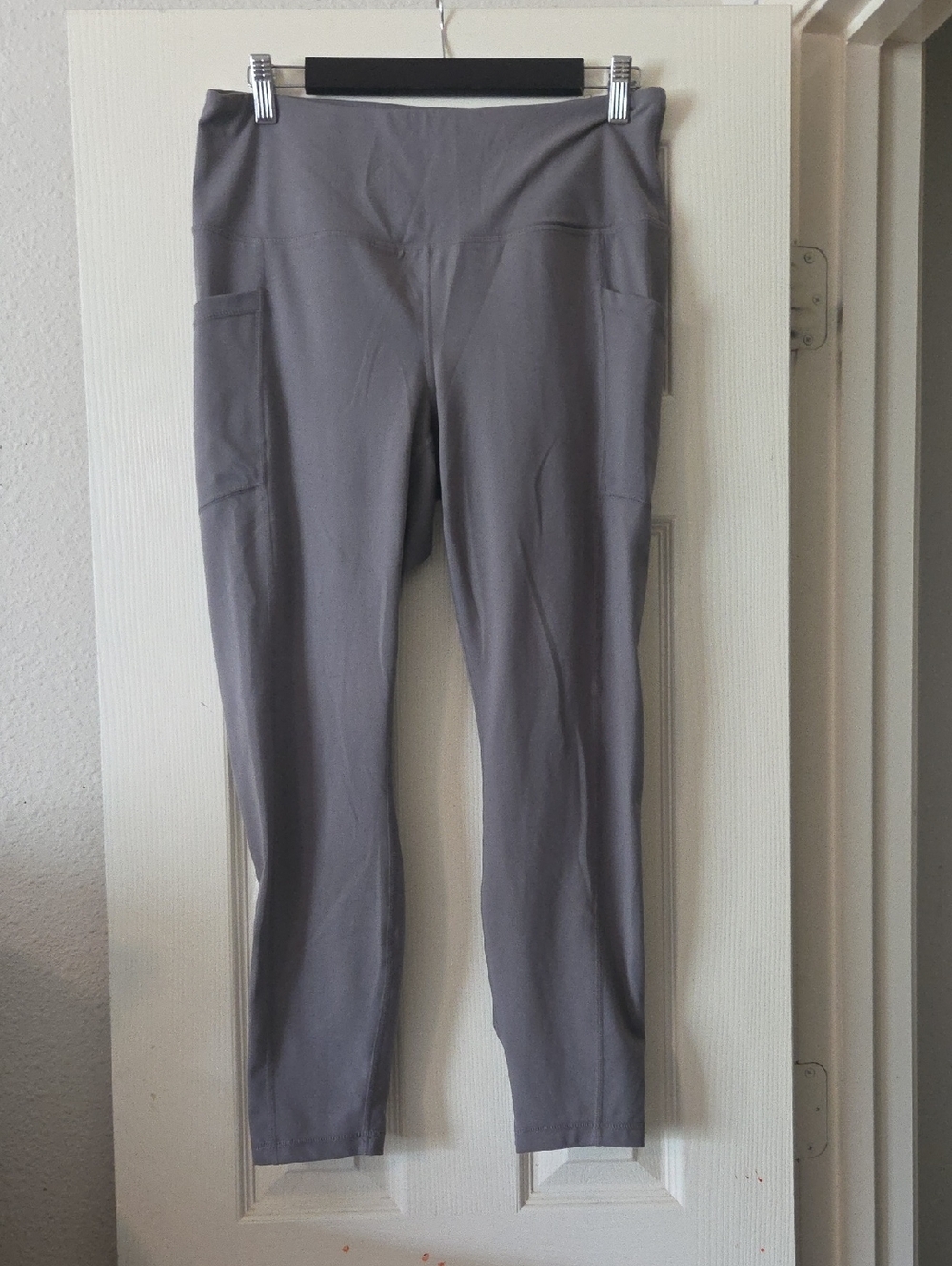Yogalicious Gray High-Rise Leggings with Dual Side Pockets